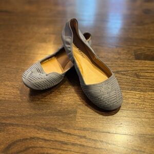 Women’s Lucky Brand bluish gray flats